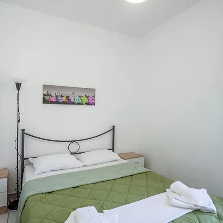 Akrotiri * Pefkochori